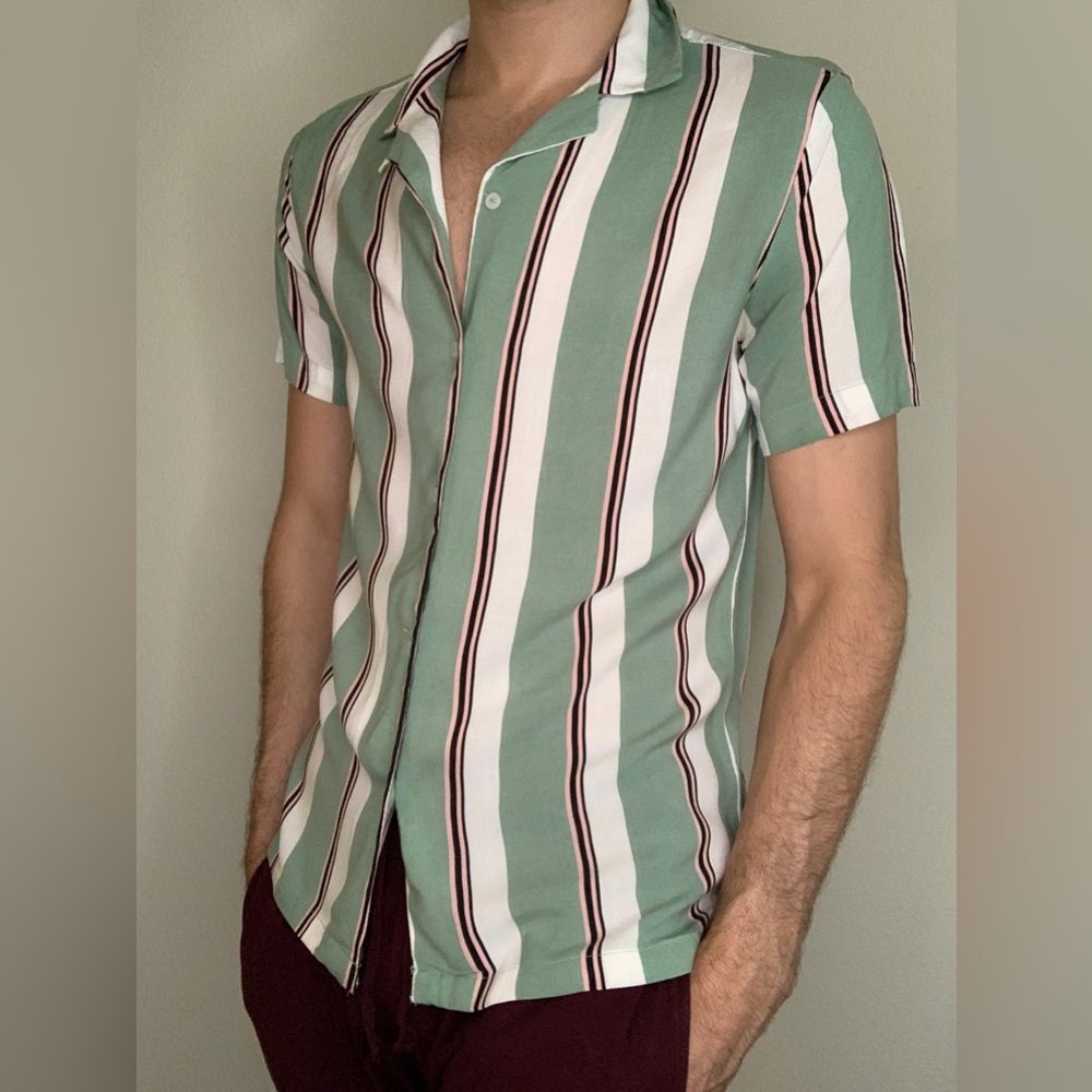 Small fitted tee in pink and green